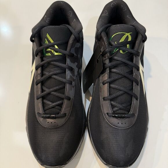 Athletic_Shoes